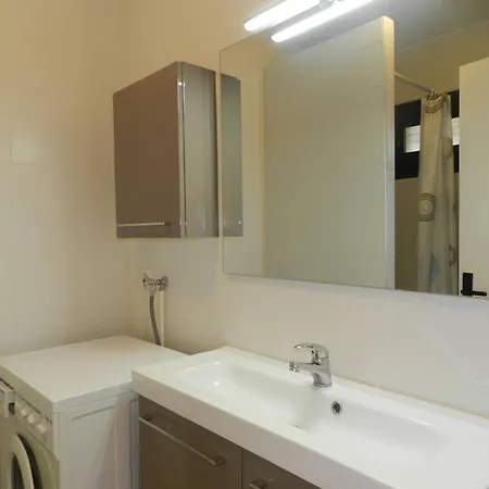 Apartment 2 Pieces Avec Piscine Et Parking, Bormes-les-mimosas - Fr-1-251-780 *