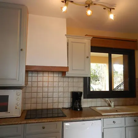 2 Pieces Avec Piscine Et Parking, Bormes-les-mimosas - Fr-1-251-780