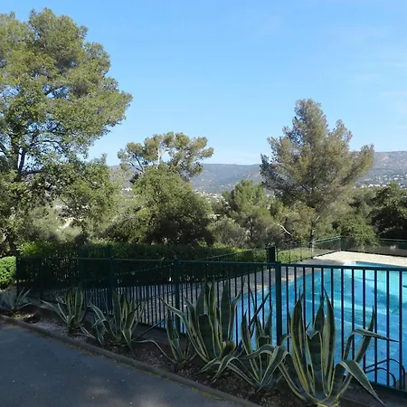 2 Pieces Avec Piscine Et Parking, Bormes-les-mimosas - Fr-1-251-780 *